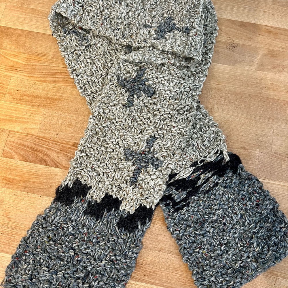 Liz Claiborne Wool Blend Scarf